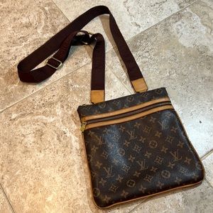 Crossbody purse